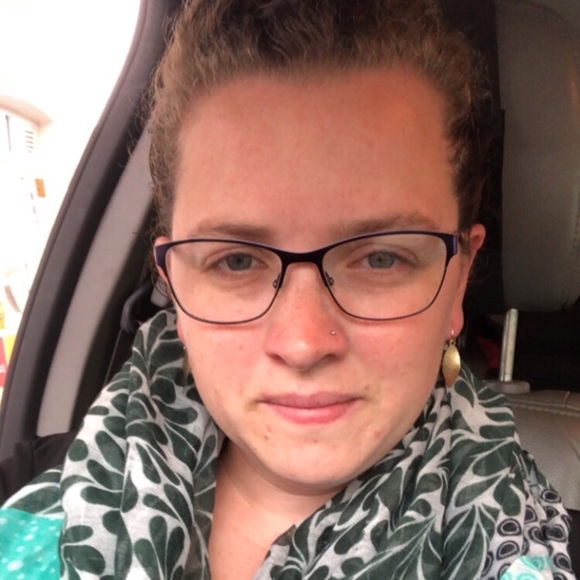 Meet your Posher, Danielle - Picture 1 of 1